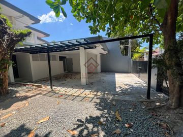 FOR SALE 3-Bedroom House with Garden & Pool in White Plains, Quezon City - RH188