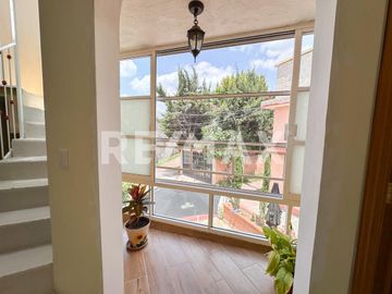 Casa en venta en Jesús del Monte, Cuajimalpa, CDMX. Con 2 recamaras, 3 baños y servicios básicos.
