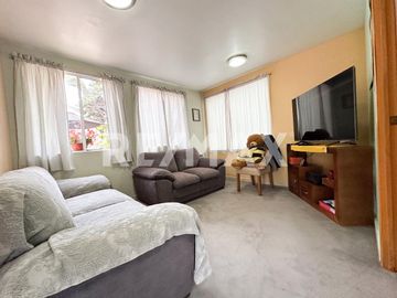 Casa en venta en Jesús del Monte, Cuajimalpa, CDMX. Con 2 recamaras, 3 baños y servicios básicos.