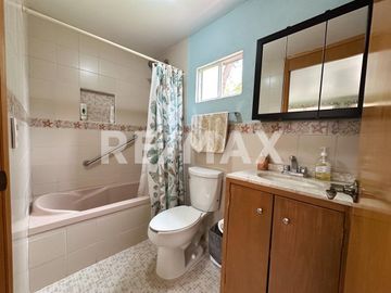 Casa en venta en Jesús del Monte, Cuajimalpa, CDMX. Con 2 recamaras, 3 baños y servicios básicos.