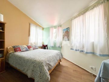 Casa en venta en Jesús del Monte, Cuajimalpa, CDMX. Con 2 recamaras, 3 baños y servicios básicos.