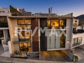 Residencia en venta | Lago Esmeralda | Tecnología, diseño y exclusividad- 4 recamaras y 5.5 baños