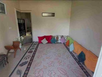 rumah mewah 2 lt lingkungan elite permata jingga ( pj ) posisi hook dekat green orchid suhat, dekat kampus UB Brawijaya depan rumah berupa fasum taman dan jalan kembar