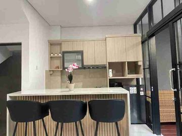 Rumah Induk dan 3 Villa Mewah Modern Full Furnished