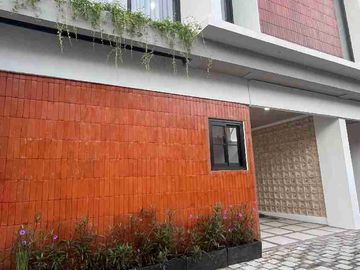 Rumah Induk dan 3 Villa Mewah Modern Full Furnished