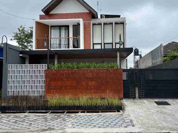 Rumah Induk dan 3 Villa Mewah Modern Full Furnished