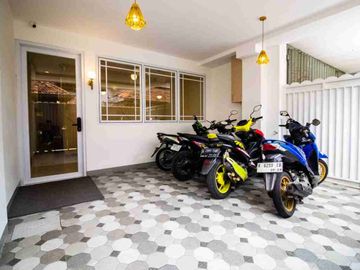 Dijual rumah kost bangunan baru furnish petojo utara