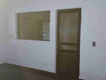 Se Renta Local Comercial  Oficina en Avenida Felix U Gómez Col Moderna Monterrey Nuevo León