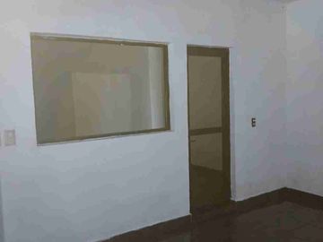 Se Renta Local Comercial  Oficina en Avenida Felix U Gómez Col Moderna Monterrey Nuevo León