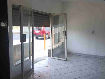 Se Renta Local Comercial  Oficina en Avenida Felix U Gómez Col Moderna Monterrey Nuevo León