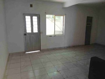 Se Renta Local Comercial  Oficina en Avenida Felix U Gómez Col Moderna Monterrey Nuevo León