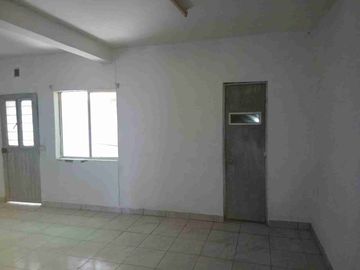 Se Renta Local Comercial  Oficina en Avenida Felix U Gómez Col Moderna Monterrey Nuevo León