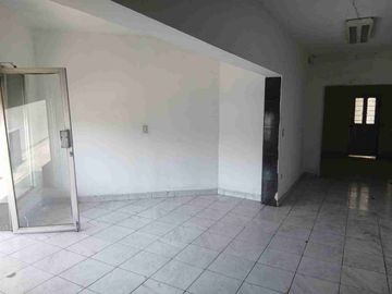 Se Renta Local Comercial  Oficina en Avenida Felix U Gómez Col Moderna Monterrey Nuevo León