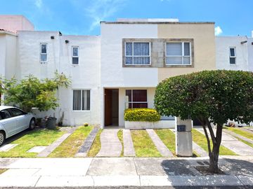 CASA EN VENTA EN RESIDENCIAL DEL PARQUE EL MARQUES QUERETARO A MINUTOS DE HEB 3 RECAMARAS SALA DE TV  Y VIGILANCIA