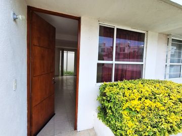 CASA EN VENTA EN RESIDENCIAL DEL PARQUE EL MARQUES QUERETARO A MINUTOS DE HEB 3 RECAMARAS SALA DE TV  Y VIGILANCIA