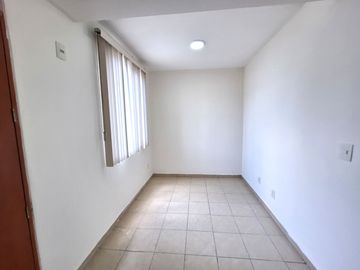 CASA EN VENTA EN RESIDENCIAL DEL PARQUE EL MARQUES QUERETARO A MINUTOS DE HEB 3 RECAMARAS SALA DE TV  Y VIGILANCIA