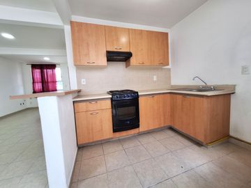 CASA EN VENTA EN RESIDENCIAL DEL PARQUE EL MARQUES QUERETARO A MINUTOS DE HEB 3 RECAMARAS SALA DE TV  Y VIGILANCIA