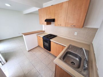 CASA EN VENTA EN RESIDENCIAL DEL PARQUE EL MARQUES QUERETARO A MINUTOS DE HEB 3 RECAMARAS SALA DE TV  Y VIGILANCIA
