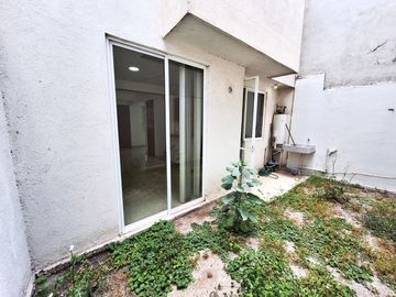 CASA EN VENTA EN RESIDENCIAL DEL PARQUE EL MARQUES QUERETARO A MINUTOS DE HEB 3 RECAMARAS SALA DE TV  Y VIGILANCIA