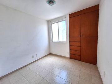 CASA EN VENTA EN RESIDENCIAL DEL PARQUE EL MARQUES QUERETARO A MINUTOS DE HEB 3 RECAMARAS SALA DE TV  Y VIGILANCIA