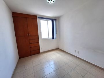 CASA EN VENTA EN RESIDENCIAL DEL PARQUE EL MARQUES QUERETARO A MINUTOS DE HEB 3 RECAMARAS SALA DE TV  Y VIGILANCIA