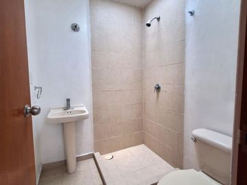 CASA EN VENTA EN RESIDENCIAL DEL PARQUE EL MARQUES QUERETARO A MINUTOS DE HEB 3 RECAMARAS SALA DE TV  Y VIGILANCIA