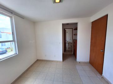 CASA EN VENTA EN RESIDENCIAL DEL PARQUE EL MARQUES QUERETARO A MINUTOS DE HEB 3 RECAMARAS SALA DE TV  Y VIGILANCIA