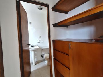 CASA EN VENTA EN RESIDENCIAL DEL PARQUE EL MARQUES QUERETARO A MINUTOS DE HEB 3 RECAMARAS SALA DE TV  Y VIGILANCIA