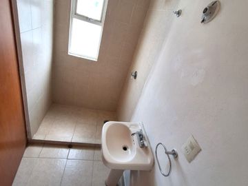 CASA EN VENTA EN RESIDENCIAL DEL PARQUE EL MARQUES QUERETARO A MINUTOS DE HEB 3 RECAMARAS SALA DE TV  Y VIGILANCIA