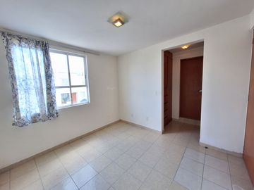 CASA EN VENTA EN RESIDENCIAL DEL PARQUE EL MARQUES QUERETARO A MINUTOS DE HEB 3 RECAMARAS SALA DE TV  Y VIGILANCIA