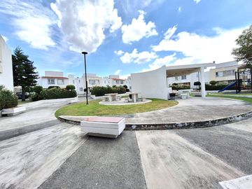 CASA EN VENTA EN RESIDENCIAL DEL PARQUE EL MARQUES QUERETARO A MINUTOS DE HEB 3 RECAMARAS SALA DE TV  Y VIGILANCIA