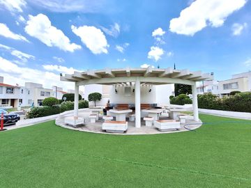 CASA EN VENTA EN RESIDENCIAL DEL PARQUE EL MARQUES QUERETARO A MINUTOS DE HEB 3 RECAMARAS SALA DE TV  Y VIGILANCIA