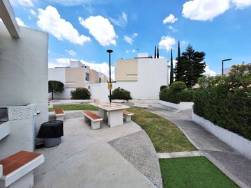 CASA EN VENTA EN RESIDENCIAL DEL PARQUE EL MARQUES QUERETARO A MINUTOS DE HEB 3 RECAMARAS SALA DE TV  Y VIGILANCIA