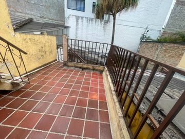 SE VENDE CASA BARRIO CIUDAD JARDIN UBICADO EN UNO DE LOS SECTORES MAS ATRACTIVOS DE POPAYAN , RODEADOS DE VIAS PRINCIPALES, UNIVERSIDADES Y CLINICAS