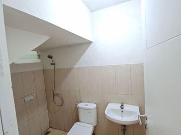 Di Jual Cepat dan Murah, Rumah di Serpong Lagoon, Cluster Pelican, Tangerang Selatan - Banten