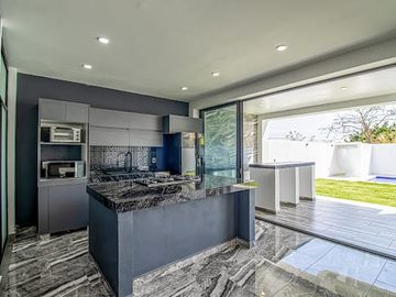 Casa en venta en Burgos Residencial Corinto, Cuernavaca, con amenidades de club, precio especial