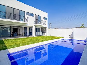 Casa en venta en Burgos Residencial Corinto, Cuernavaca, con amenidades de club, precio especial