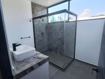 Casa en venta en Burgos Residencial Corinto, Cuernavaca, con amenidades de club, precio especial