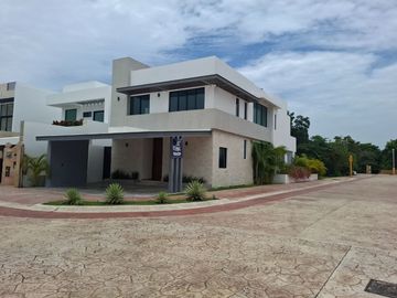 SE VENDE ESPLENDIDA RESIDENCIA LAGOS DEL SOL 4 REC, CTO SERV C/B, AREA TV, ALBERCA, CASA CLUB