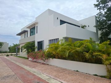 SE VENDE ESPLENDIDA RESIDENCIA LAGOS DEL SOL 4 REC, CTO SERV C/B, AREA TV, ALBERCA, CASA CLUB