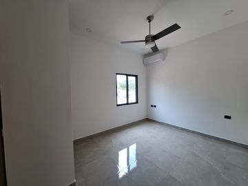 SE VENDE ESPLENDIDA RESIDENCIA LAGOS DEL SOL 4 REC, CTO SERV C/B, AREA TV, ALBERCA, CASA CLUB