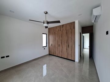 SE VENDE ESPLENDIDA RESIDENCIA LAGOS DEL SOL 4 REC, CTO SERV C/B, AREA TV, ALBERCA, CASA CLUB