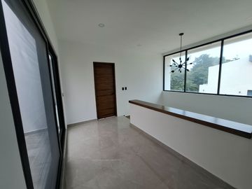 SE VENDE ESPLENDIDA RESIDENCIA LAGOS DEL SOL 4 REC, CTO SERV C/B, AREA TV, ALBERCA, CASA CLUB