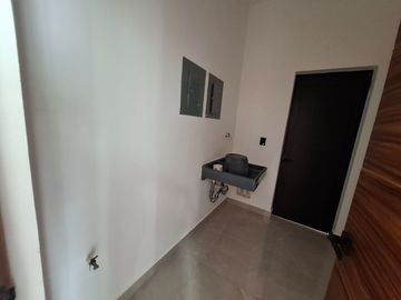 SE VENDE ESPLENDIDA RESIDENCIA LAGOS DEL SOL 4 REC, CTO SERV C/B, AREA TV, ALBERCA, CASA CLUB