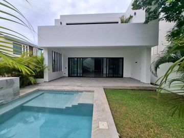 SE VENDE ESPLENDIDA RESIDENCIA LAGOS DEL SOL 4 REC, CTO SERV C/B, AREA TV, ALBERCA, CASA CLUB