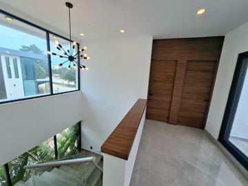 SE VENDE ESPLENDIDA RESIDENCIA LAGOS DEL SOL 4 REC, CTO SERV C/B, AREA TV, ALBERCA, CASA CLUB