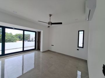 SE VENDE ESPLENDIDA RESIDENCIA LAGOS DEL SOL 4 REC, CTO SERV C/B, AREA TV, ALBERCA, CASA CLUB