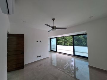SE VENDE ESPLENDIDA RESIDENCIA LAGOS DEL SOL 4 REC, CTO SERV C/B, AREA TV, ALBERCA, CASA CLUB