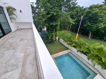 SE VENDE ESPLENDIDA RESIDENCIA LAGOS DEL SOL 4 REC, CTO SERV C/B, AREA TV, ALBERCA, CASA CLUB