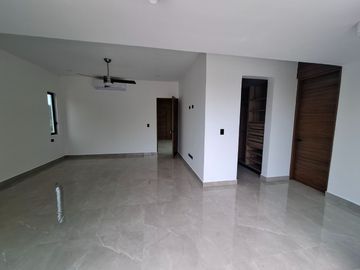SE VENDE ESPLENDIDA RESIDENCIA LAGOS DEL SOL 4 REC, CTO SERV C/B, AREA TV, ALBERCA, CASA CLUB